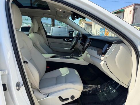 Used 2022 Volvo XC60 B5 Momentum AWD/4WD image 21