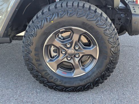 Used 2020 Jeep Gladiator Rubicon image 9