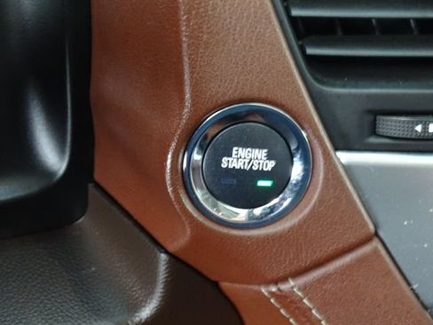 Used 2019 Chevrolet Tahoe Premier AWD/4WD image 9