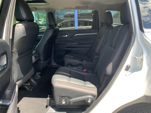 Used 2019 Toyota Highlander SE AWD/4WD image 29