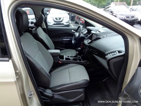 Used 2018 Ford Escape SE w/ SE Sport Appearance Package AWD/4WD image 23