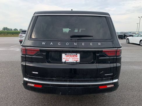 Used 2024 Jeep Wagoneer L Series II w/ Flexible Seating Group AWD/4WD image 7