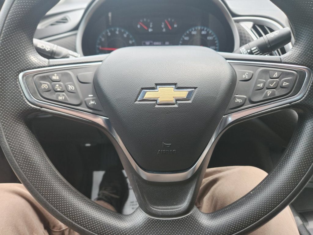 Used 2025 Chevrolet Malibu LT FWD image 12