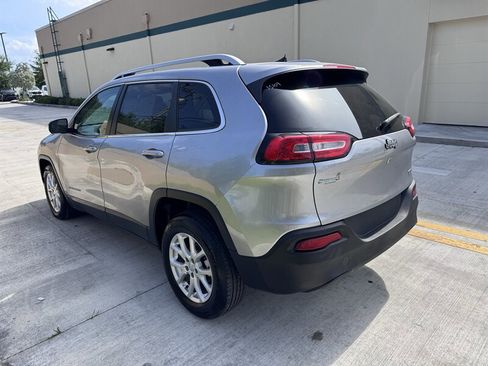 Used 2017 Jeep Cherokee Latitude FWD image 7