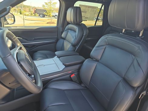 New 2026 Lincoln Navigator L Reserve w/ Jet Appearance Package AWD/4WD image 16