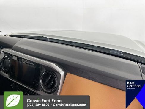 Used 2017 Toyota Tacoma SR5 AWD/4WD image 29