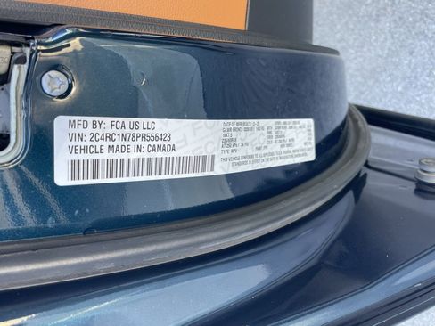 Used 2023 Chrysler Pacifica Pinnacle image 32