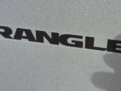 Used 2014 Jeep Wrangler Rubicon w/ Power Convenience Group image 16