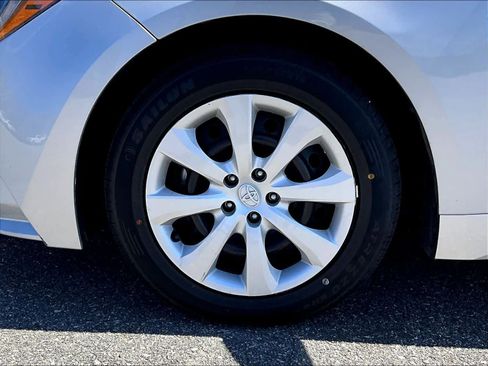 Used 2025 Toyota Corolla LE FWD image 7