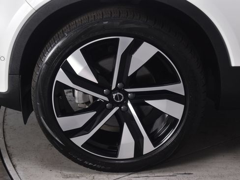 Used 2023 Volvo XC40 B5 Ultimate w/ Protection Package Premier AWD/4WD image 10