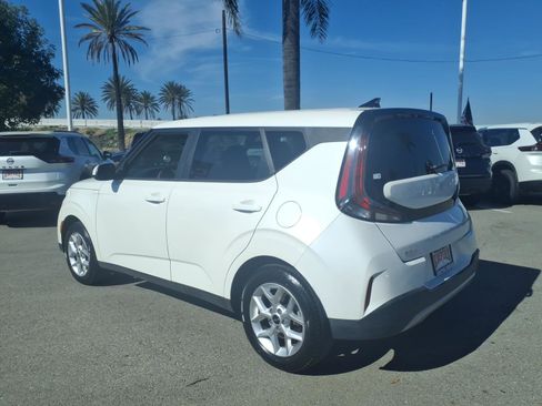 Used 2023 Kia Soul LX w/ Option Group 015 image 9