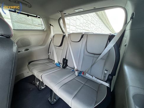 Used 2021 Kia Sedona EX FWD image 45