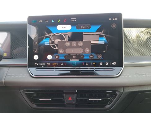 New 2025 Volkswagen Tiguan SE image 21