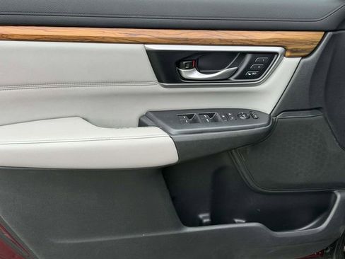 Used 2018 Honda CR-V Touring image 11