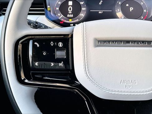 Used 2025 Land Rover Range Rover Sport Dynamic SE image 17