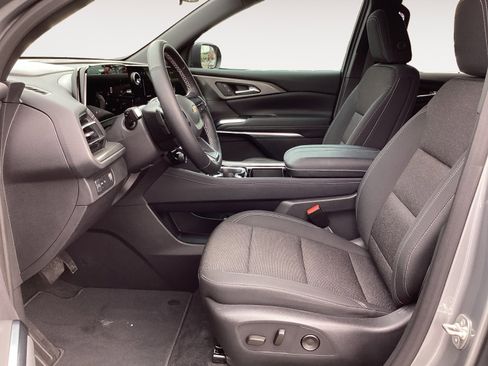 Used 2025 Chevrolet Traverse LT FWD image 28