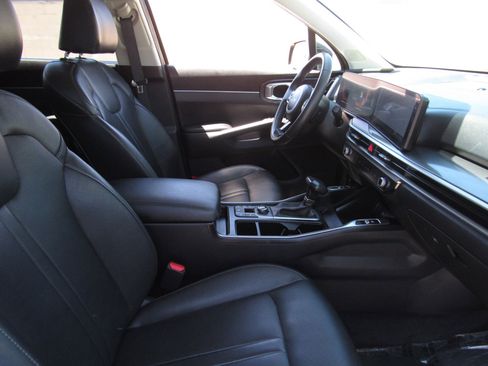 Used 2024 Kia Sorento S AWD/4WD image 8