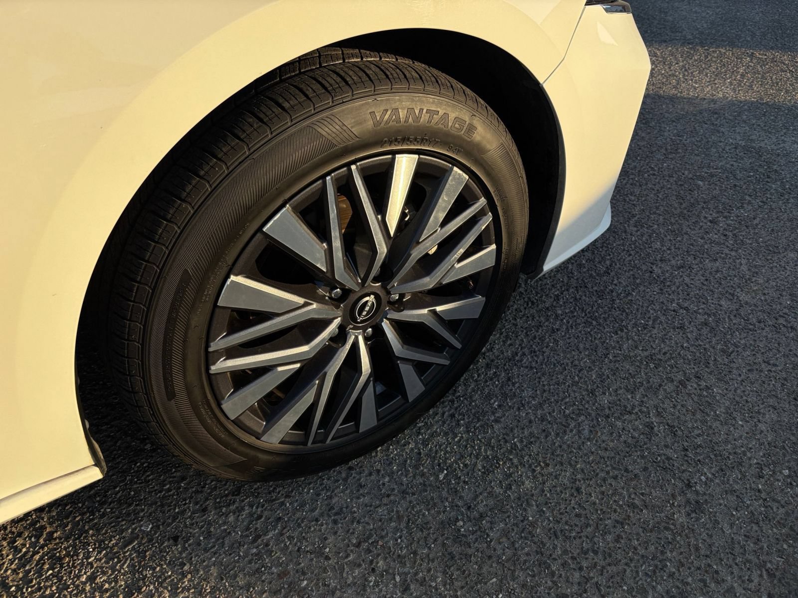 Used 2025 Nissan Altima 2.5 SV FWD image 30