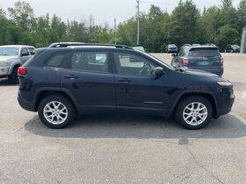 Used 2015 Jeep Cherokee Sport w/ Cold Weather Group AWD/4WD image 4