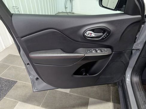 Used 2022 Jeep Cherokee Trailhawk w/ Sound & Nav Group AWD/4WD image 12
