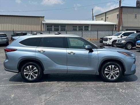 Used 2021 Toyota Highlander XLE FWD image 14