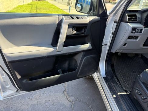 Used 2011 Toyota 4Runner SR5 w/ Convenience Pkg image 14