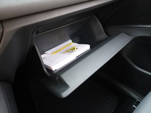 New 2025 Volkswagen Tiguan SE image 21