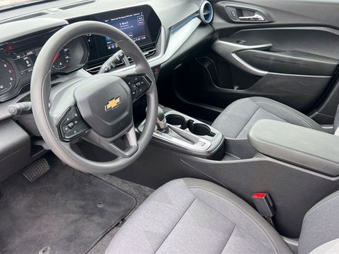 Used 2024 Chevrolet Trax LS image 12