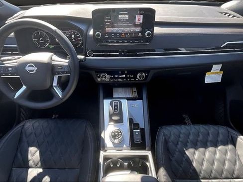 New 2026 Nissan Rogue Platinum image 5