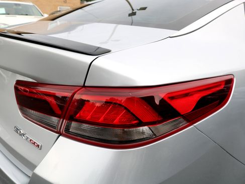 Used 2019 Kia Optima SX image 9