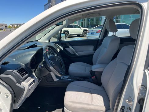 Used 2014 Subaru Forester 2.5i AWD/4WD image 10