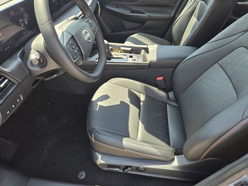 New 2026 Nissan Sentra SR w/ SR Premium Package FWD image 11
