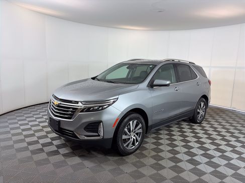 Used 2023 Chevrolet Equinox Premier AWD/4WD image 2