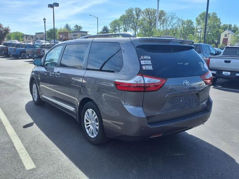 Used 2017 Toyota Sienna XLE Premium image 29