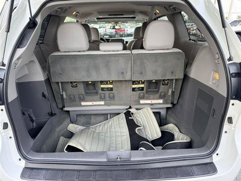 Used 2015 Toyota Sienna XLE Premium FWD image 23