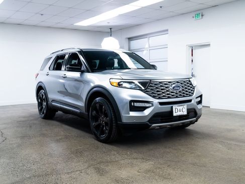 Used 2020 Ford Explorer Platinum w/ Premium Technology Package image 26
