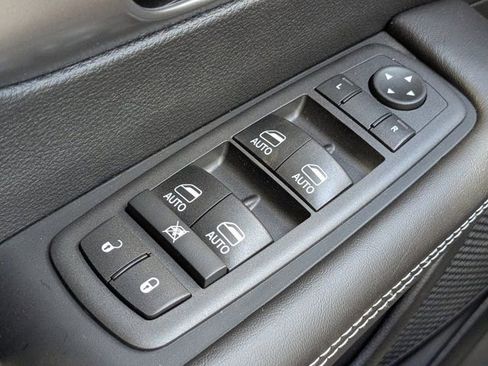 New 2026 Chrysler Pacifica Select FWD image 25