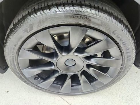 Used 2024 Tesla Model Y Long Range image 57