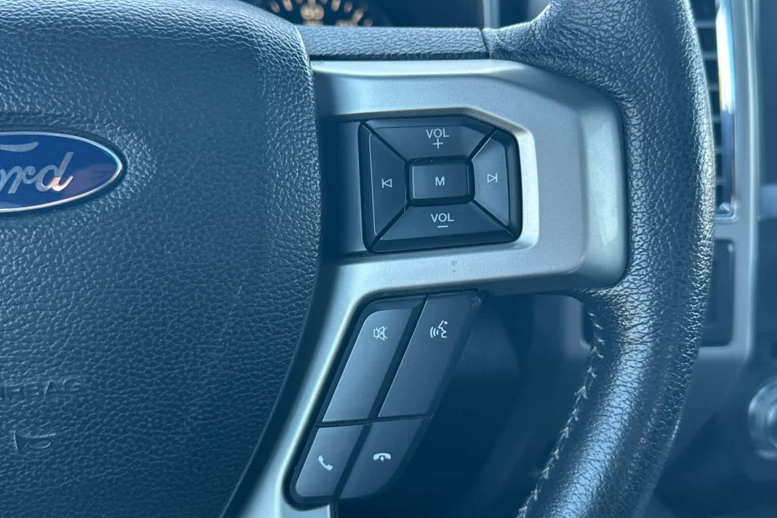 Used 2015 Ford F150 Lariat w/ Equipment Group 502A Luxury AWD/4WD image 28
