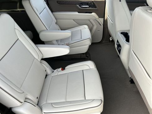 Used 2025 GMC Yukon XL Denali image 27