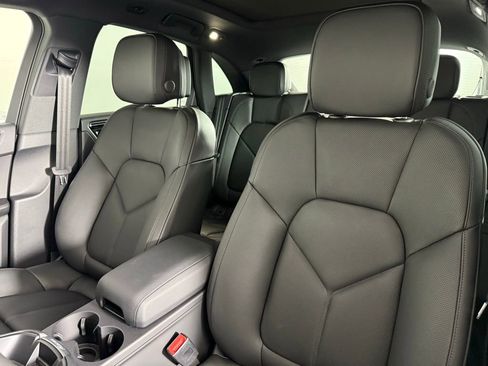 New 2025 Porsche Macan image 5