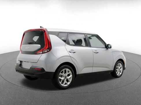 Used 2025 Kia Soul LX w/ LX Technology Package FWD image 9