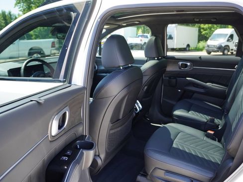 Certified 2025 Kia Sorento SX Prestige AWD/4WD image 16