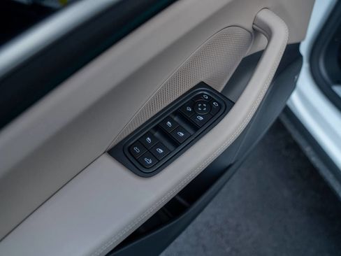 New 2026 Porsche Macan 4 Electric image 25