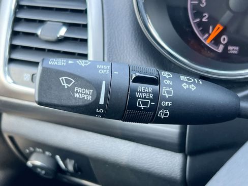 Used 2021 Jeep Grand Cherokee Laredo AWD/4WD image 25