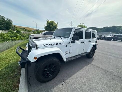 Used 2017 Jeep Wrangler Unlimited Sahara w/ Connectivity Group AWD/4WD image 2