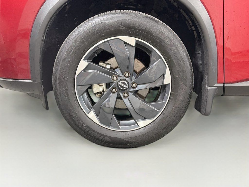 Used 2025 Nissan Rogue SV AWD/4WD image 29