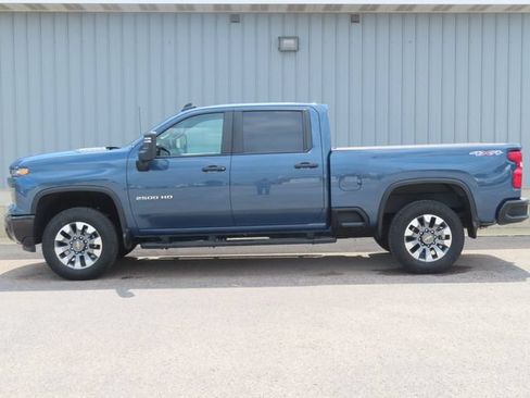 Used 2025 Chevrolet Silverado 2500 Custom w/ Custom Value Package AWD/4WD image 8