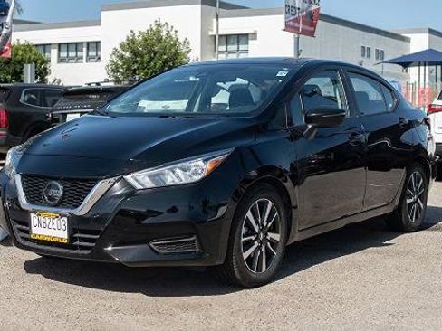 Used 2021 Nissan Versa SV image 2