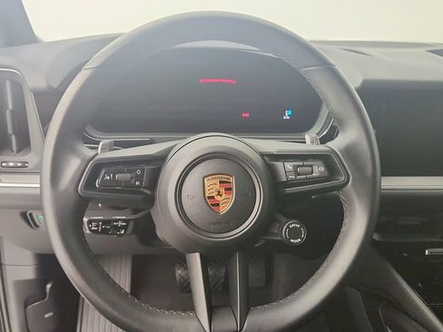 Used 2025 Porsche Cayenne AWD/4WD image 17